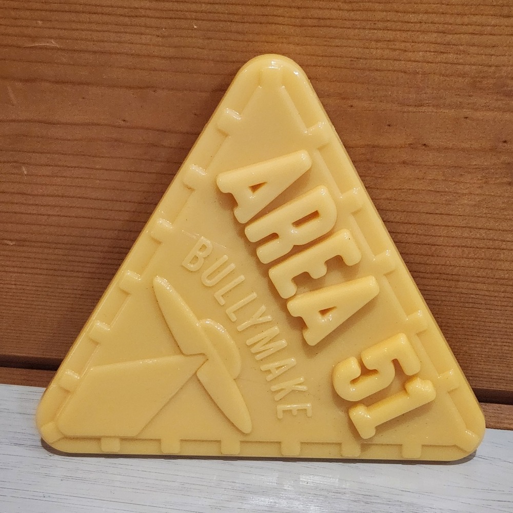 Never Used Tough Nylon Dog Chew Toy by Bullymake USA Area 51‎ Alien Triangle